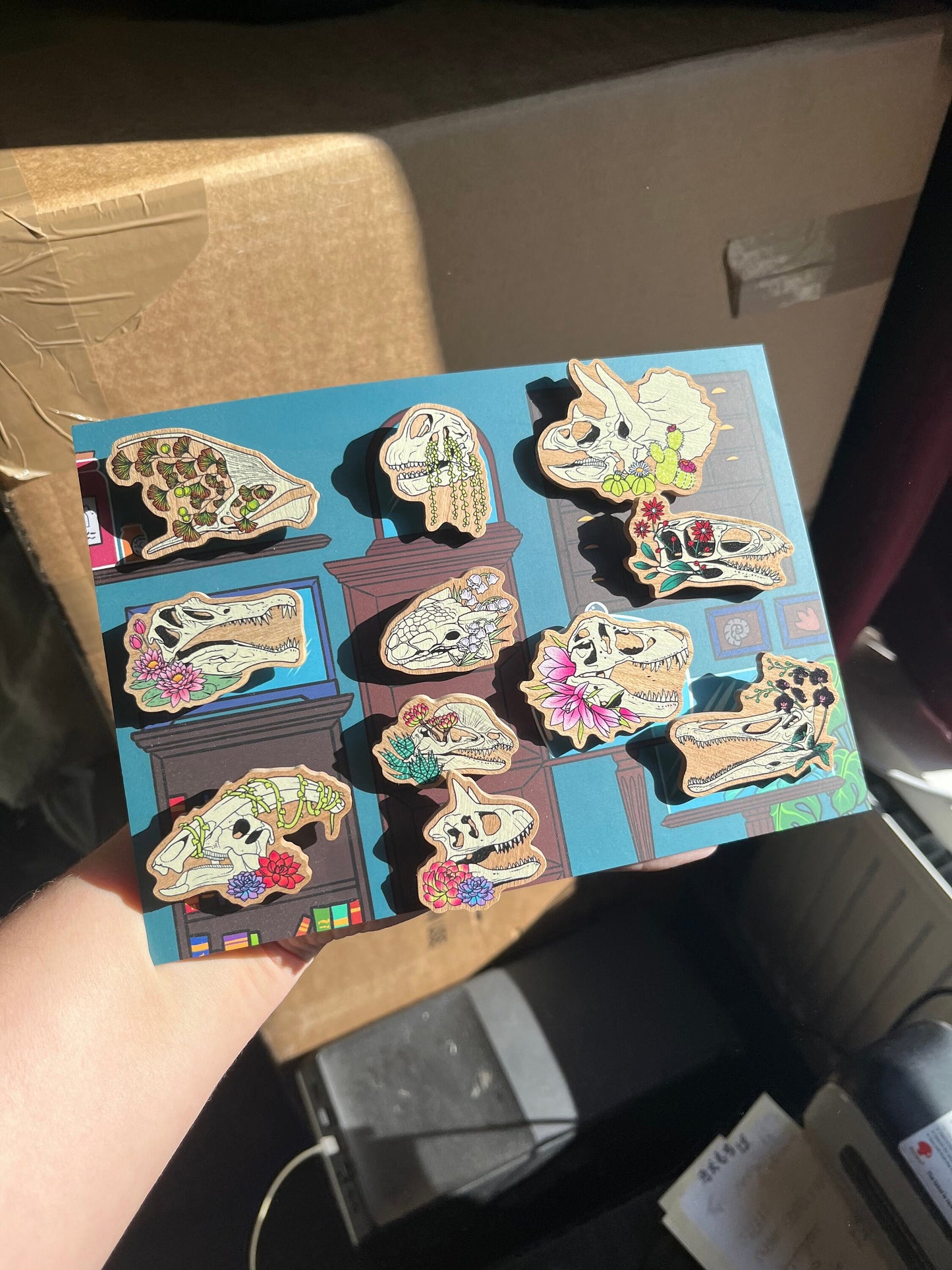 Wooden Dinosaur Skull - TAPEJARA - Pin badge