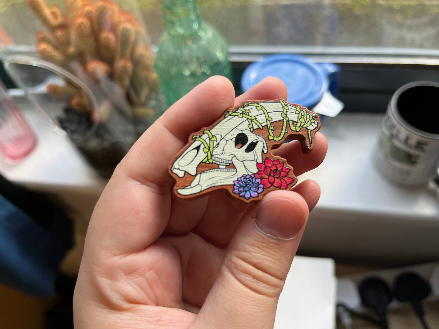 Wooden Dinosaur Skull - PARASAUROLOPHUS - Pin badge