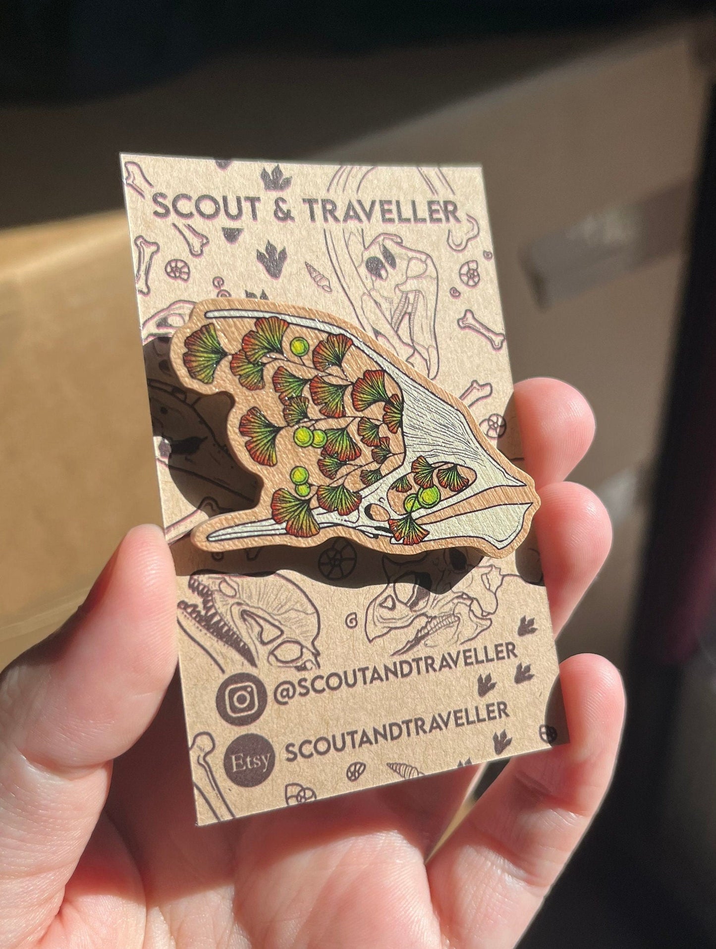 Wooden Dinosaur Skull - TAPEJARA - Pin badge