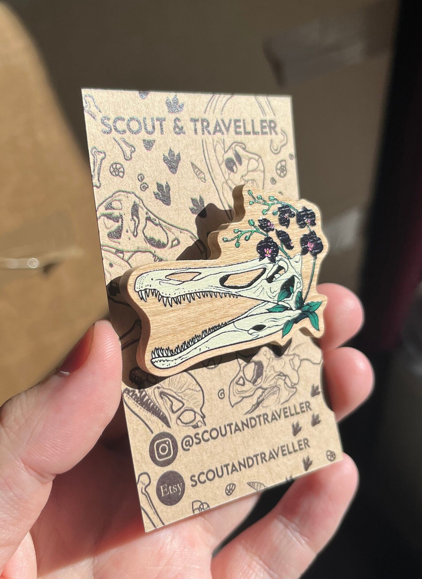 Wooden Dinosaur Skull - SUCHOMIMUS - Pin badge