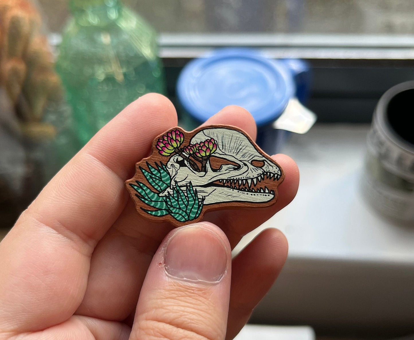 Wooden Dinosaur Skull - DILOPHOSAURUS - Pin badge