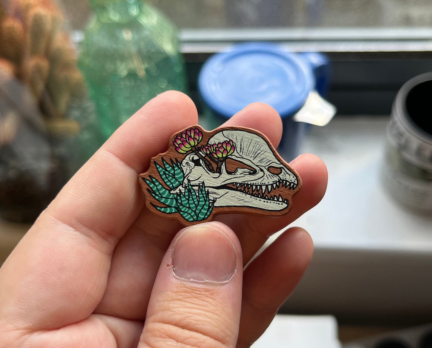 Wooden Dinosaur Skull - DILOPHOSAURUS - Pin badge